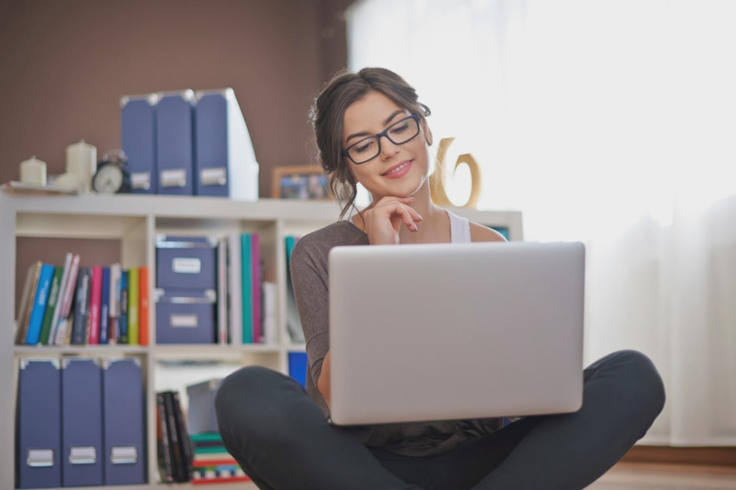 Espace de formation moderne avec supports pédagogiques